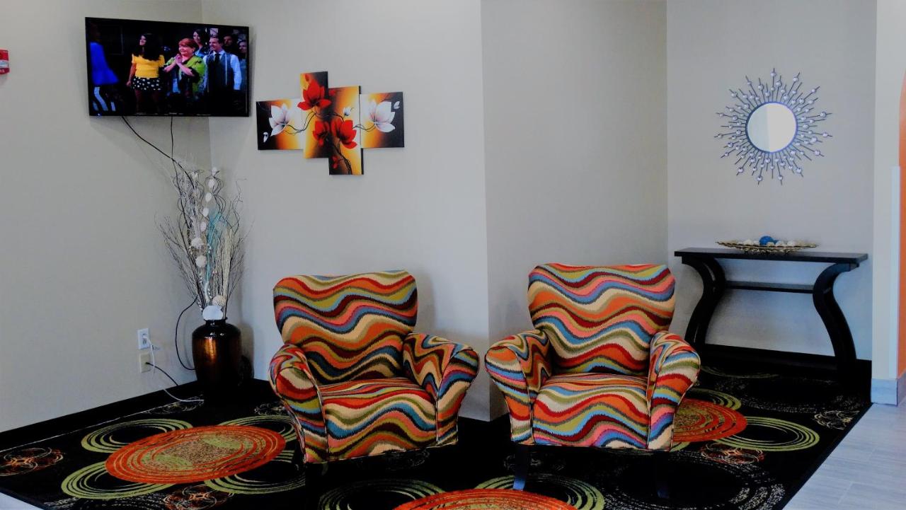 | Oak Tree Inn & Suites
