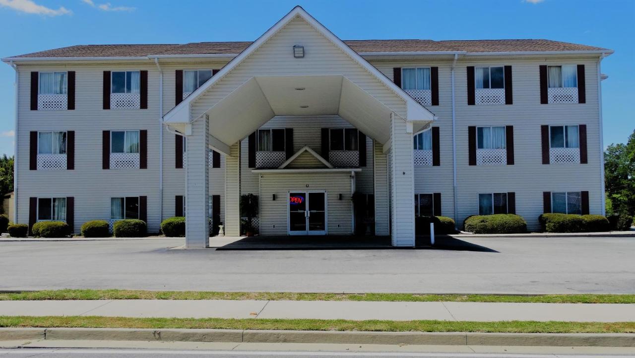 | Oak Tree Inn & Suites