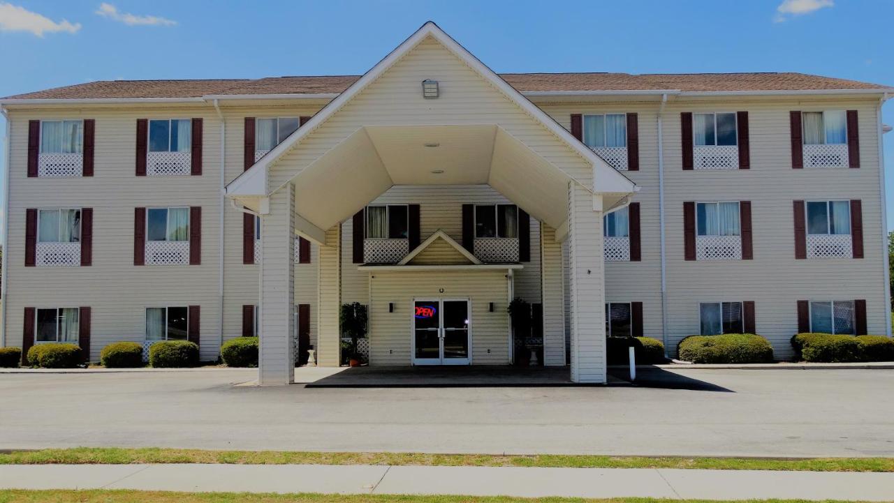 | Oak Tree Inn & Suites