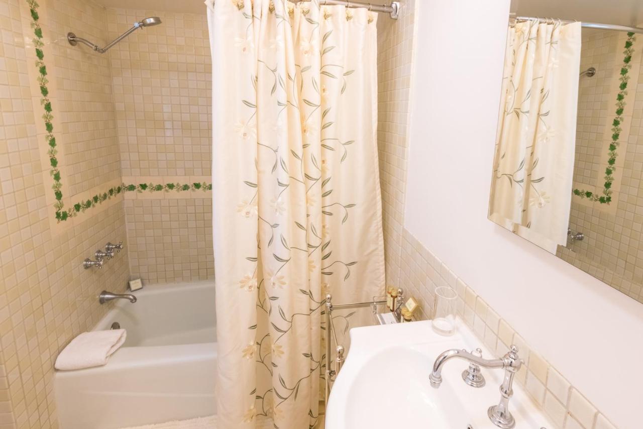King Studio - One at Harbor House Inn