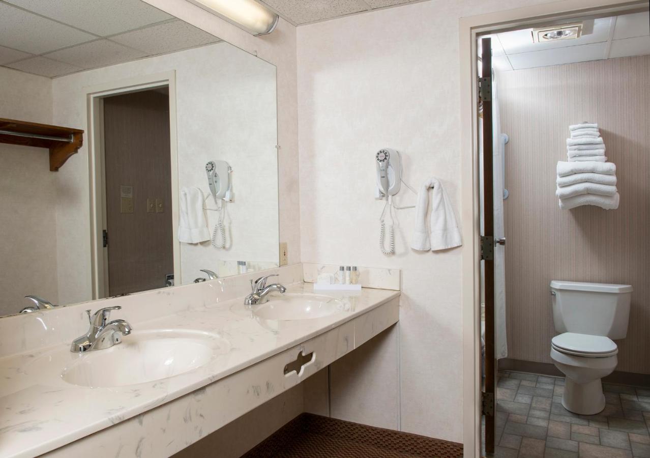 | Bird-in-Hand Family Inn