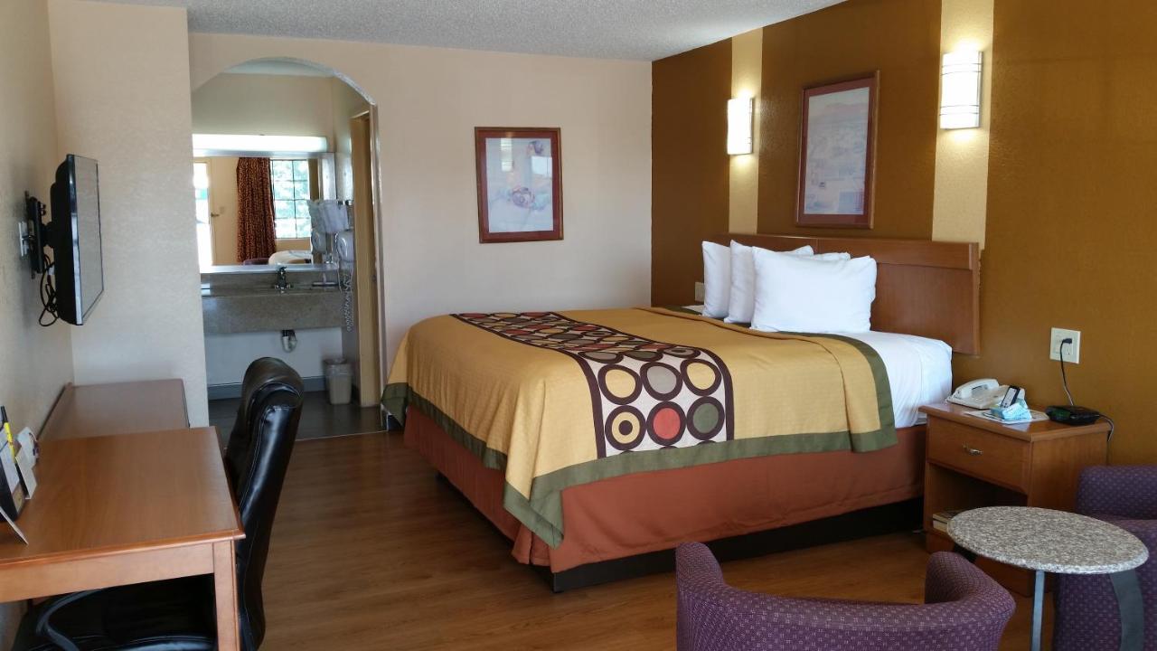 | Super 8 by Wyndham Waco/Mall area TX