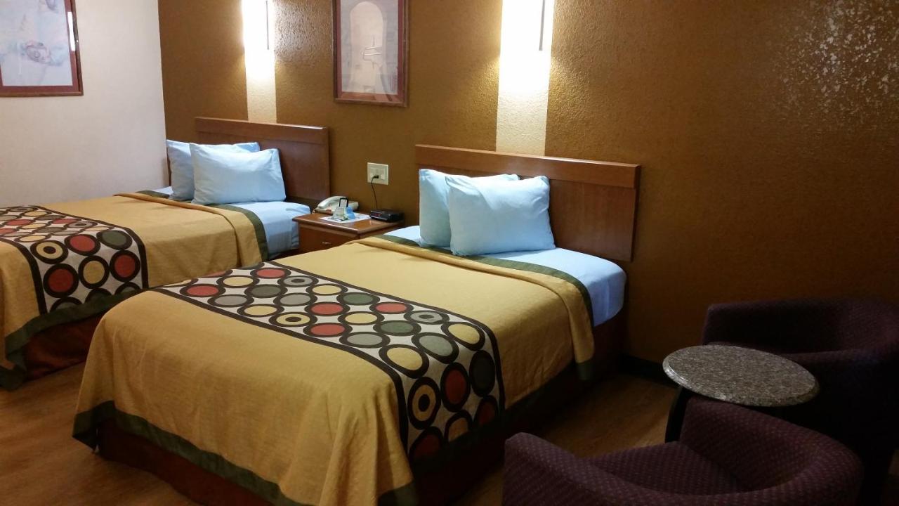 | Super 8 by Wyndham Waco/Mall area TX