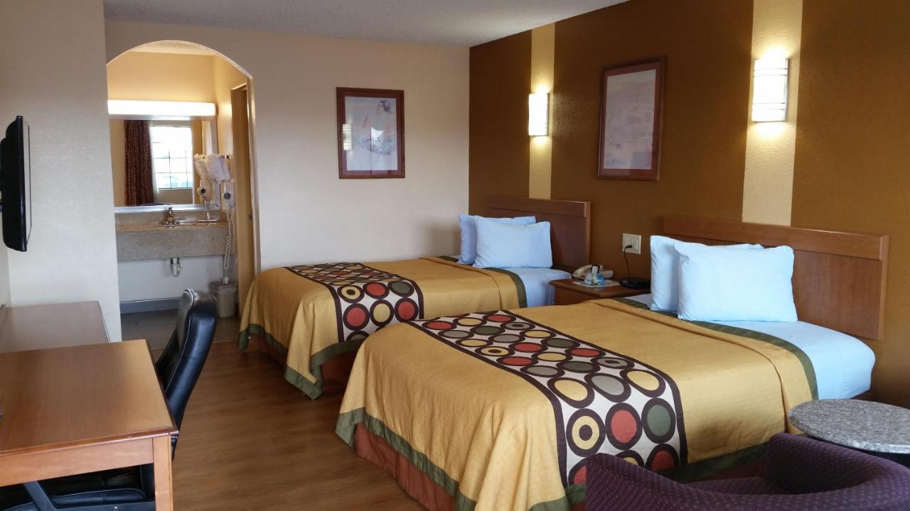 | Super 8 by Wyndham Waco/Mall area TX