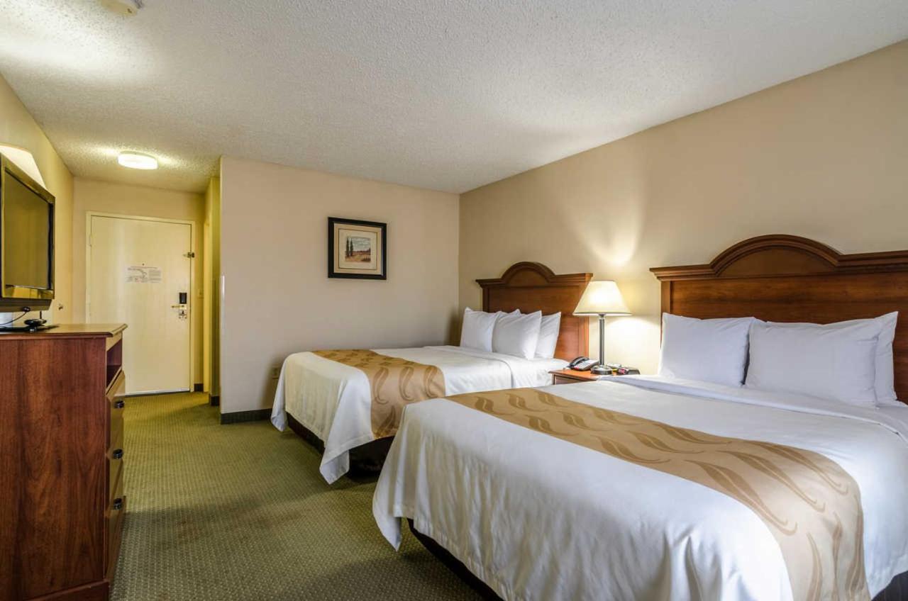 Queen Room with 2 Queen Beds - Smoking at Quality Inn Harrison North