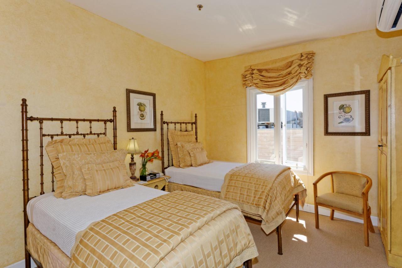 Twin Room at Hotel Sausalito