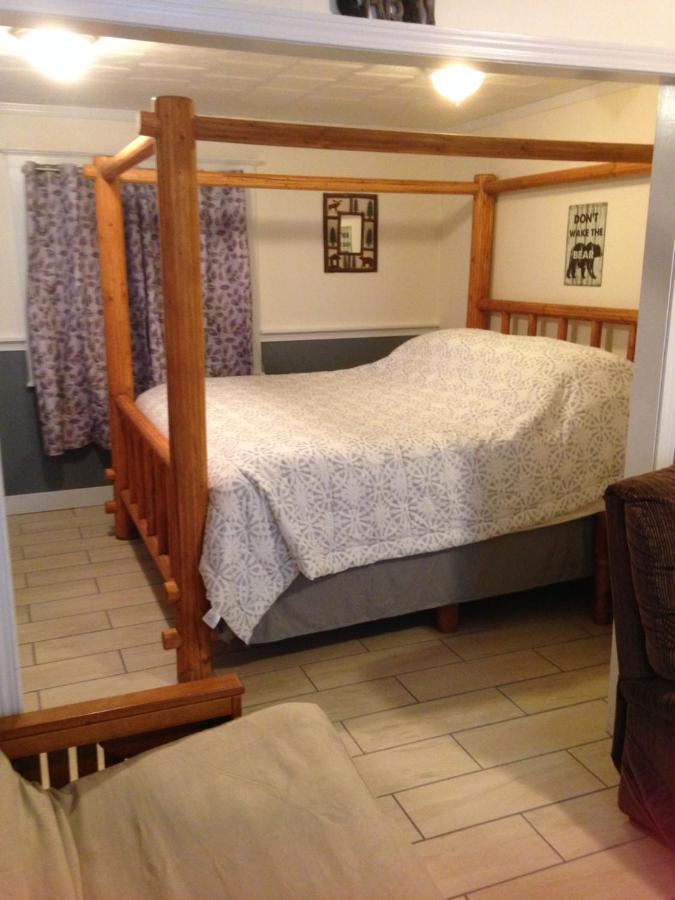 | Foster Lake Inn