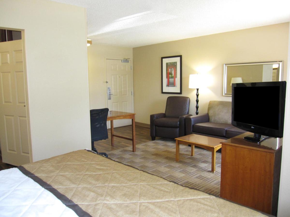 Deluxe Studio with 1 King Bed - Non-Smoking at Extended Stay America Suites Greensboro Airport
