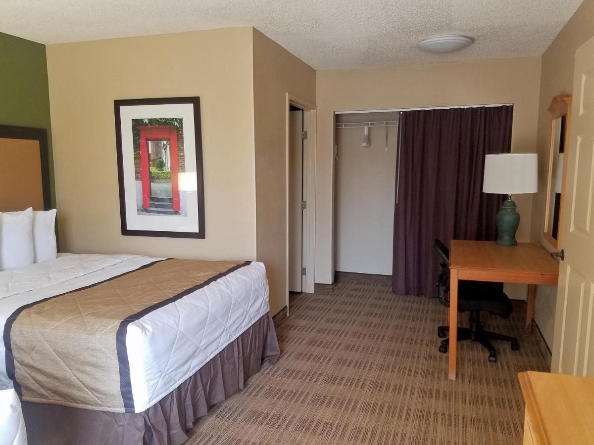 One Bedroom Suite with 2 Double Beds - Non-Smoking at Extended Stay America Select Suites - Jacksonville - Baymeadows