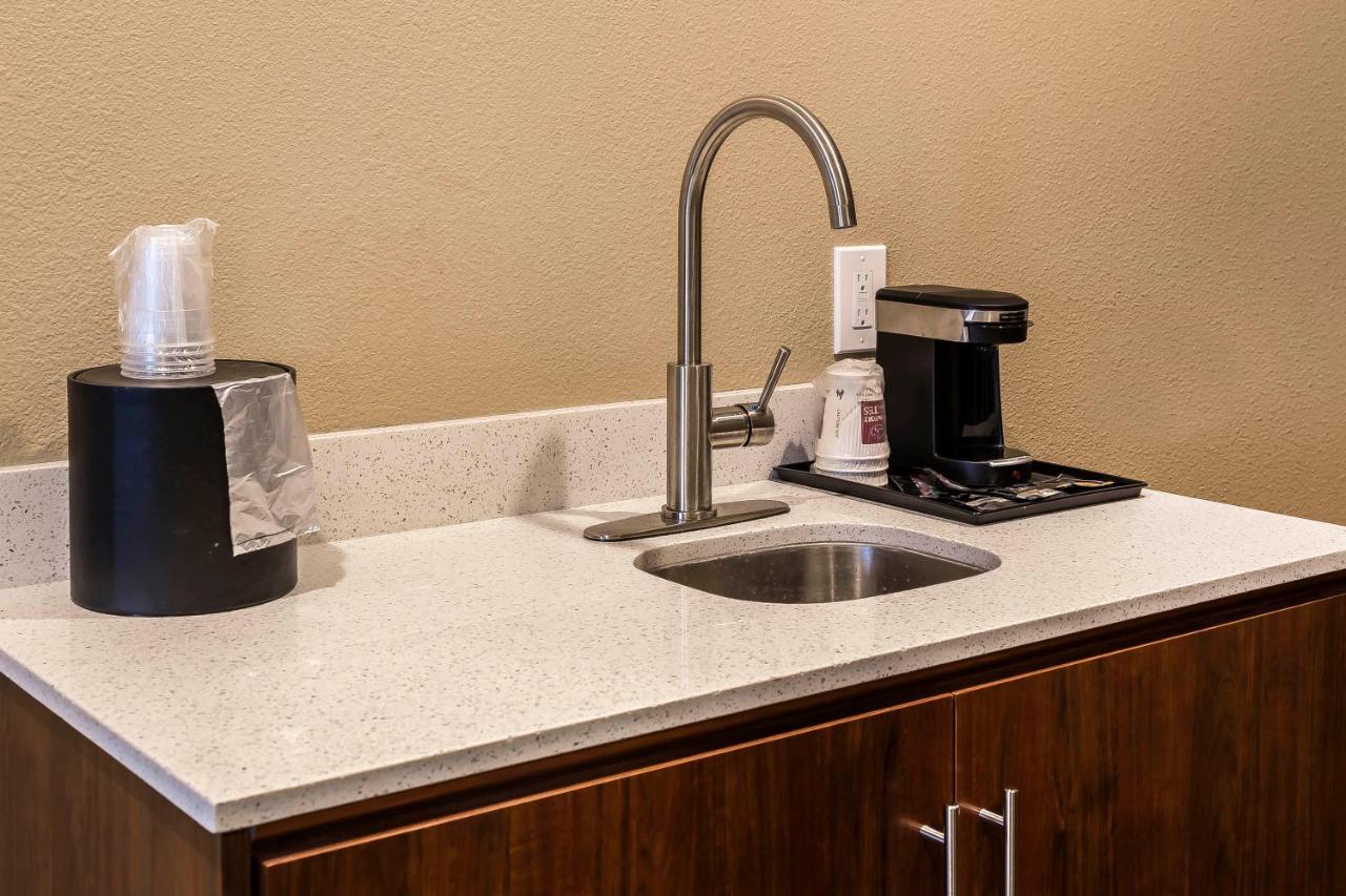 King Suite - Non-Smoking at Comfort Suites San Jose Airport