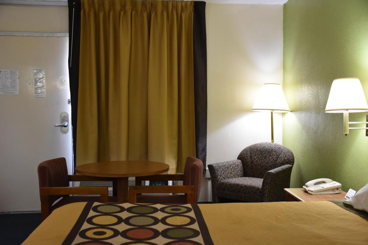King Room - Non-Smoking at Super 8 by Wyndham Tifton
