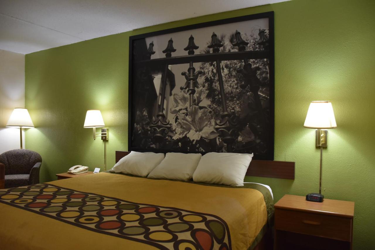 King Room - Non-Smoking at Super 8 by Wyndham Tifton