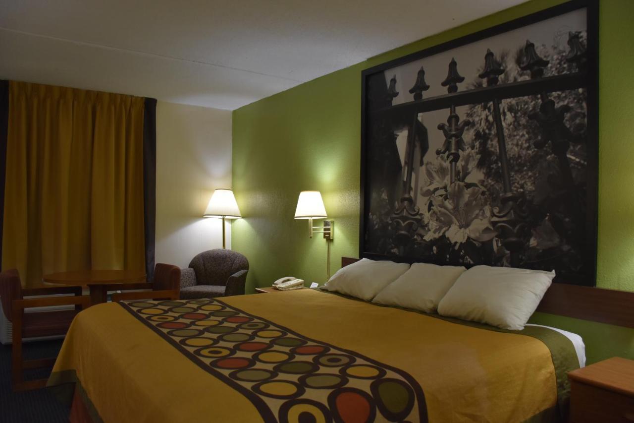King Room - Non-Smoking at Super 8 by Wyndham Tifton