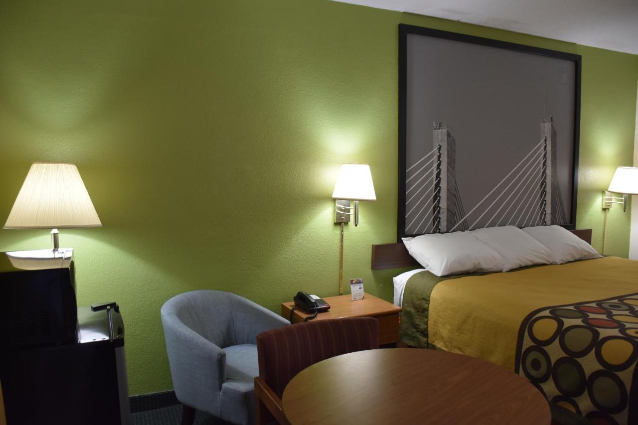 King Room - Non-Smoking at Super 8 by Wyndham Tifton