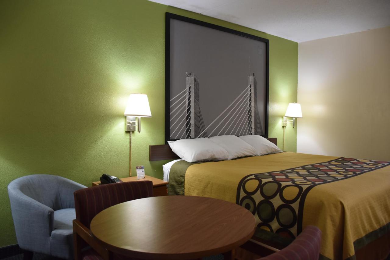 King Room - Non-Smoking at Super 8 by Wyndham Tifton