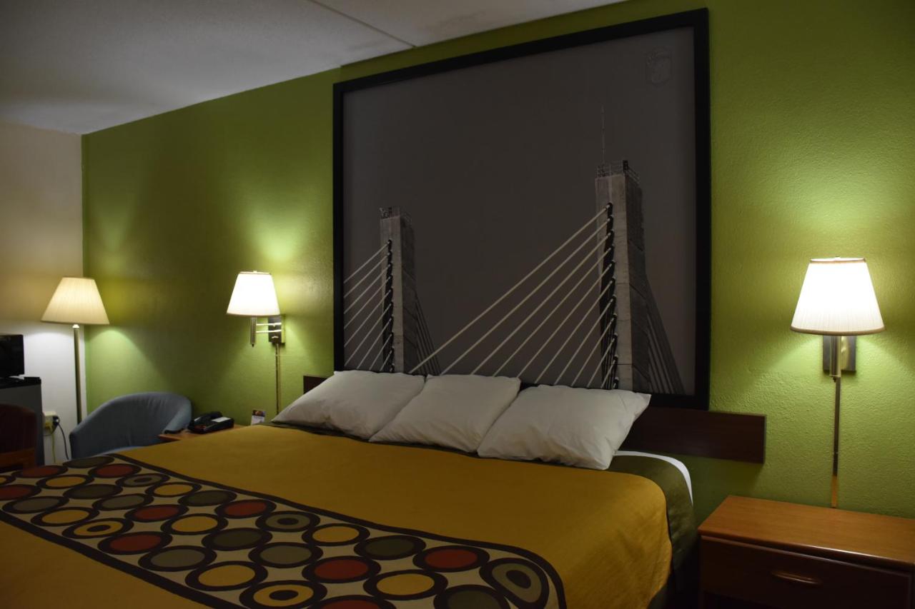 King Room - Non-Smoking at Super 8 by Wyndham Tifton