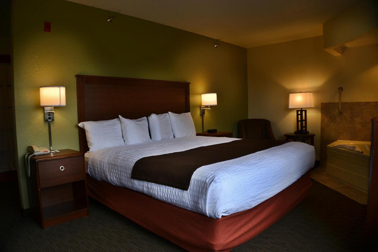 | AmericInn by Wyndham Calumet