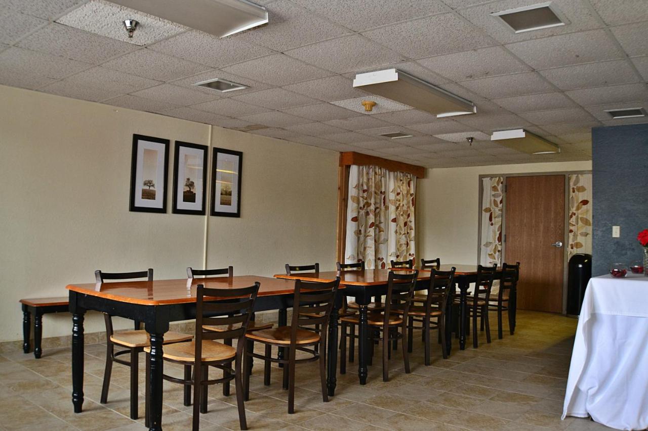 | AmericInn by Wyndham Calumet