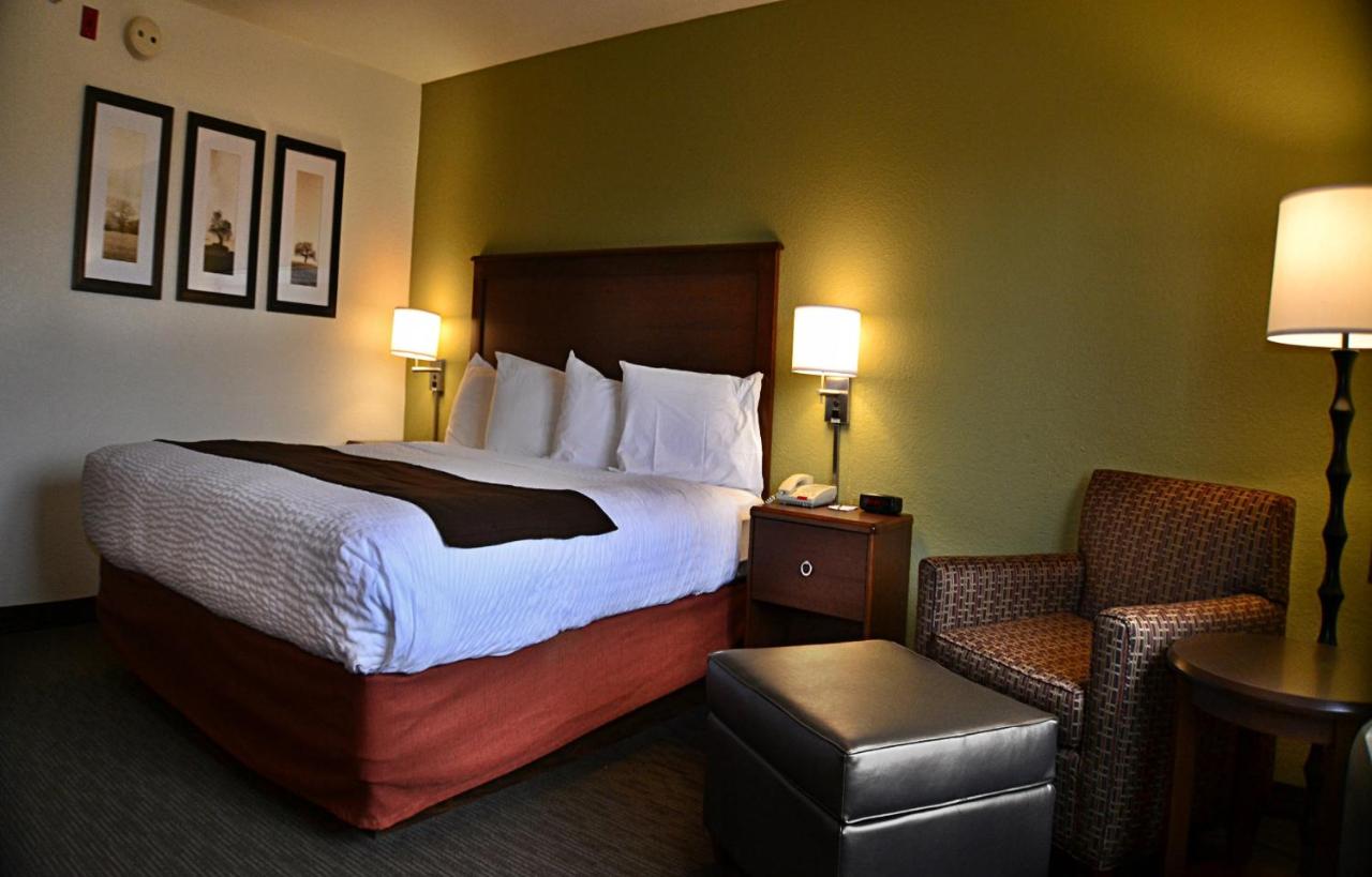 | AmericInn by Wyndham Calumet