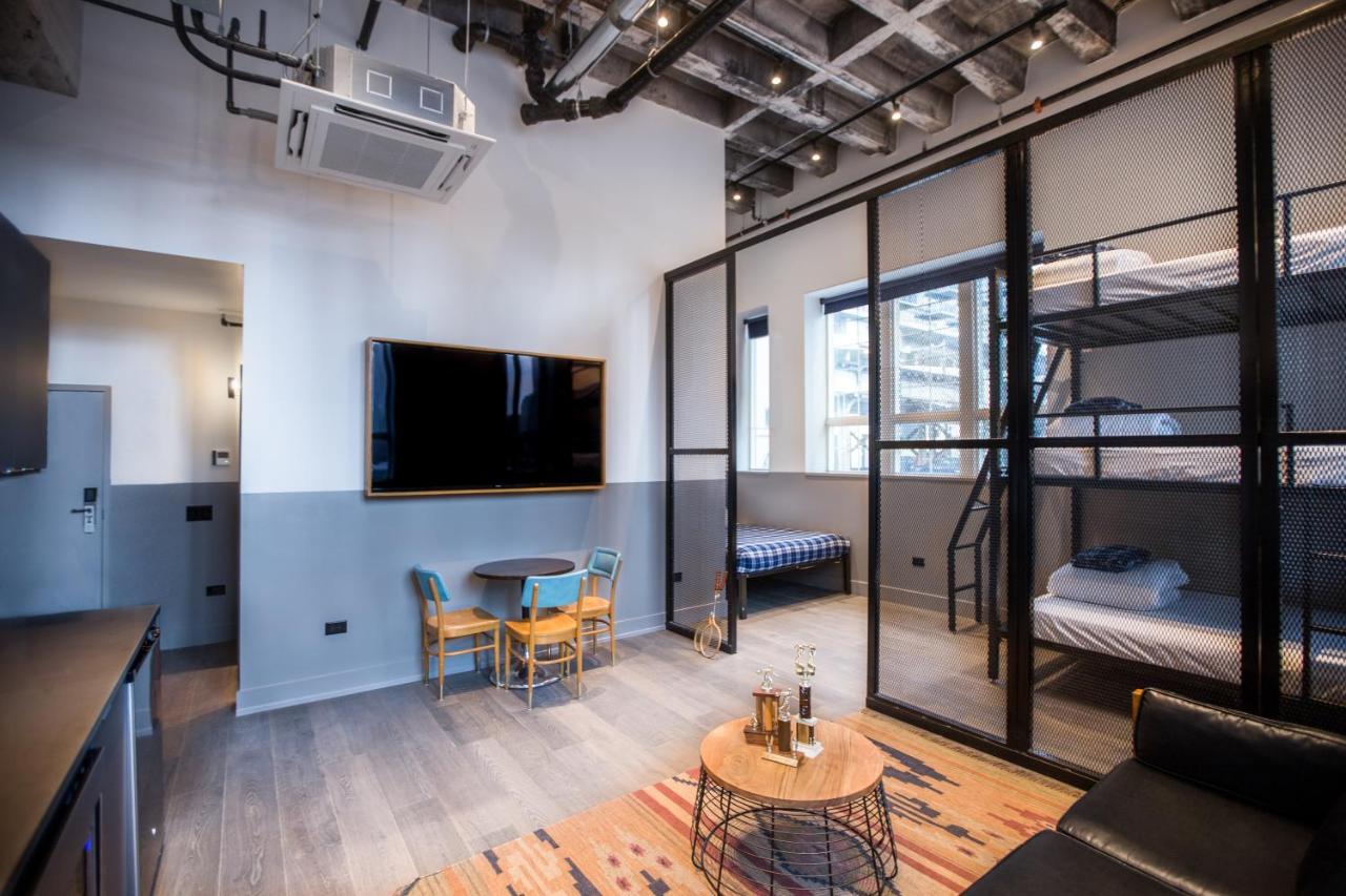 Signature Suite at The Chicago Hotel Collection River North