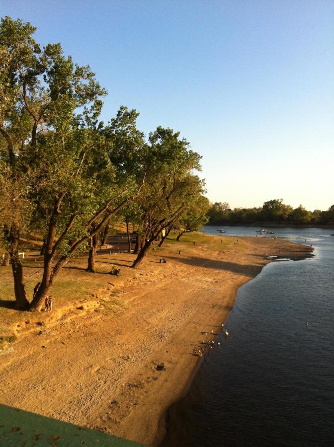 | Executive Inn & Suites Sacramento