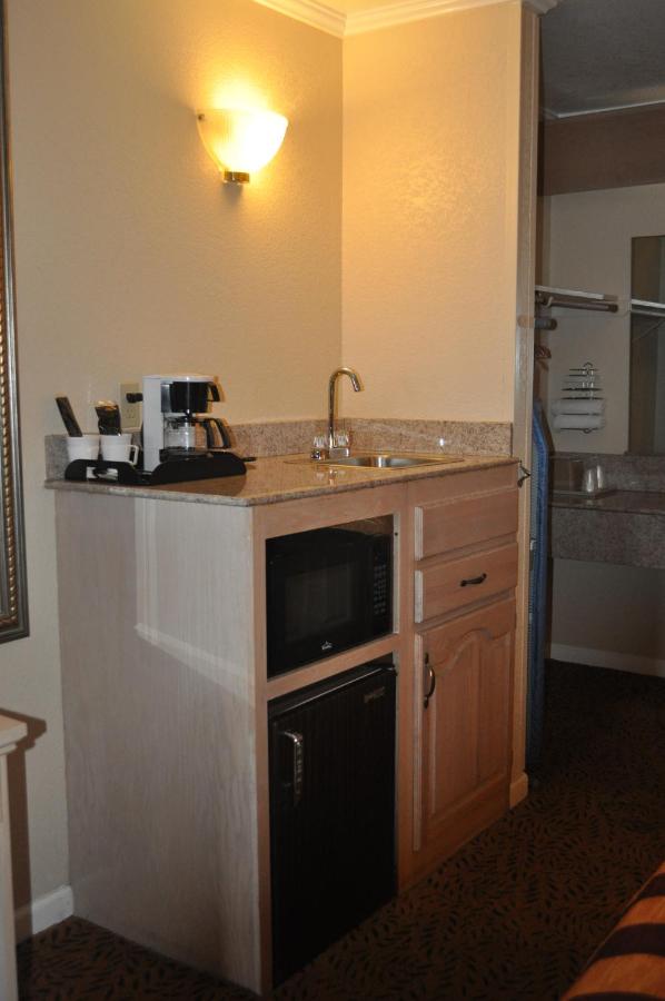 | Executive Inn & Suites Sacramento