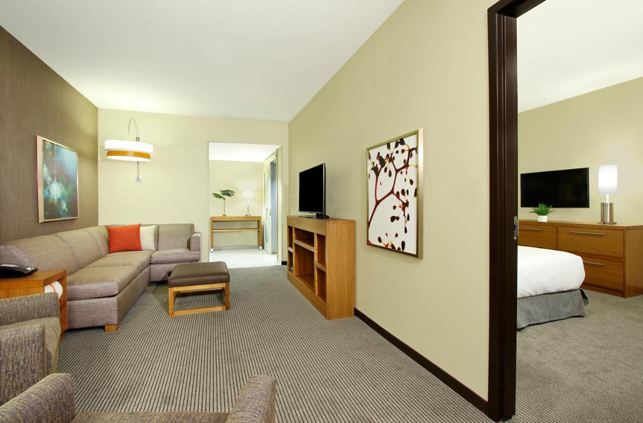 High Floor 2 Queens at Hyatt Place Houston/Katy