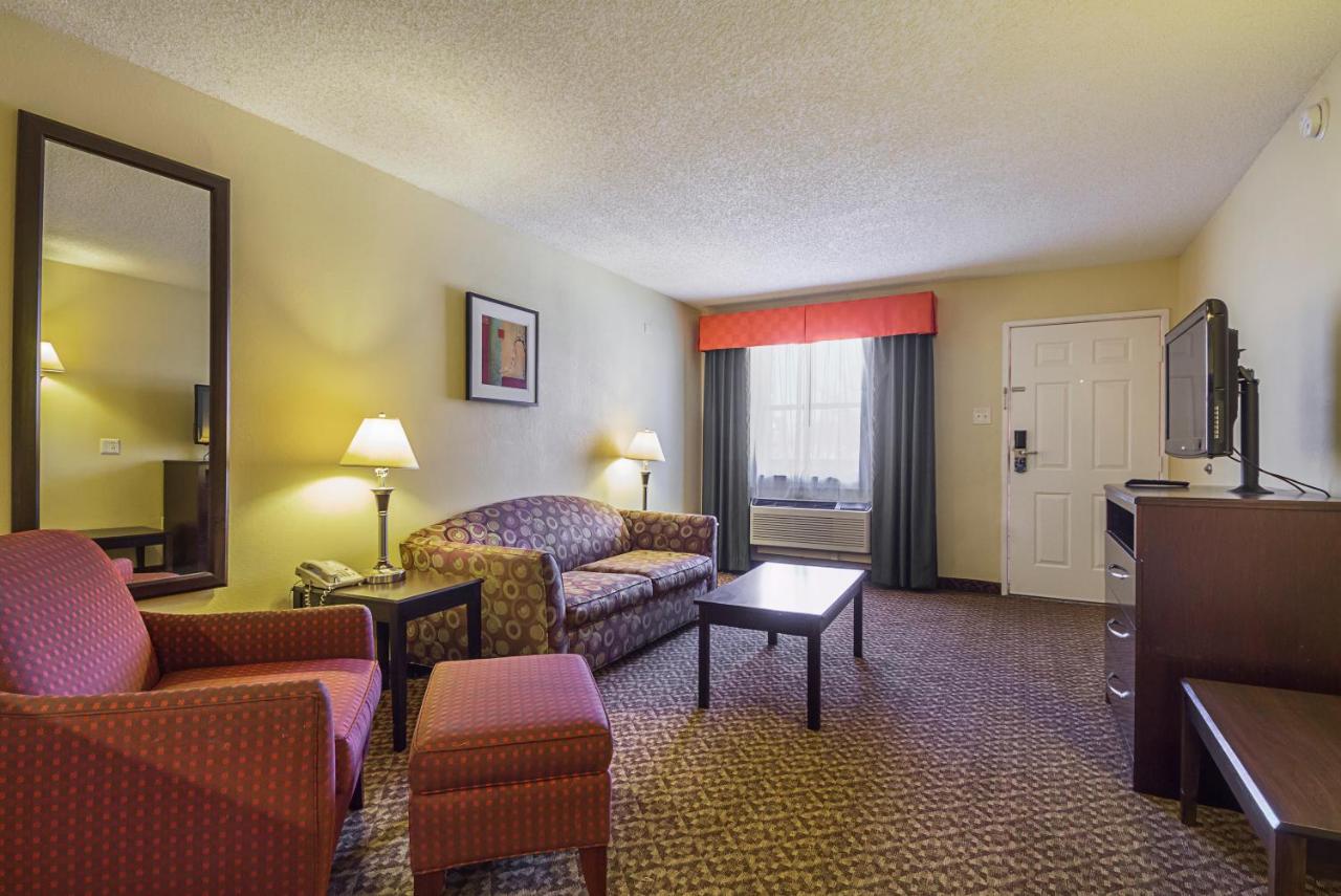 Presidential King Suite at Studio 6 Suites North Richland Hills, TX