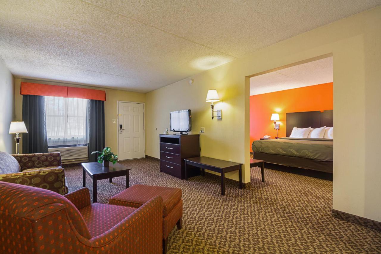 Presidential King Suite at Studio 6 Suites North Richland Hills, TX
