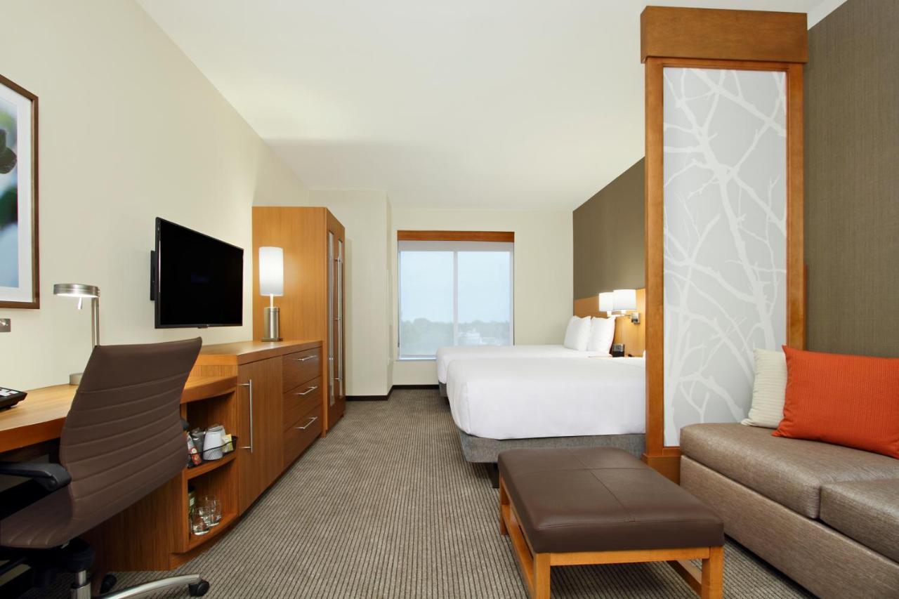 High Floor 2 Queens at Hyatt Place Houston/Katy