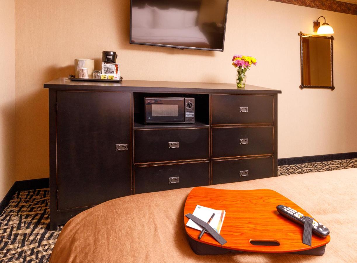 King Suite with Fireplace at 49'er Inn & Suites