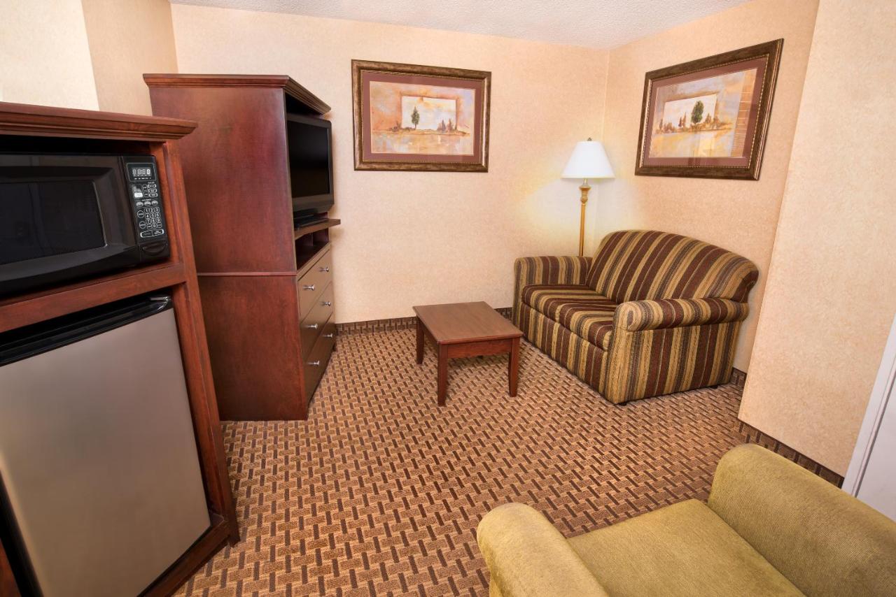 King Suite at Grand Plaza Hotel Branson
