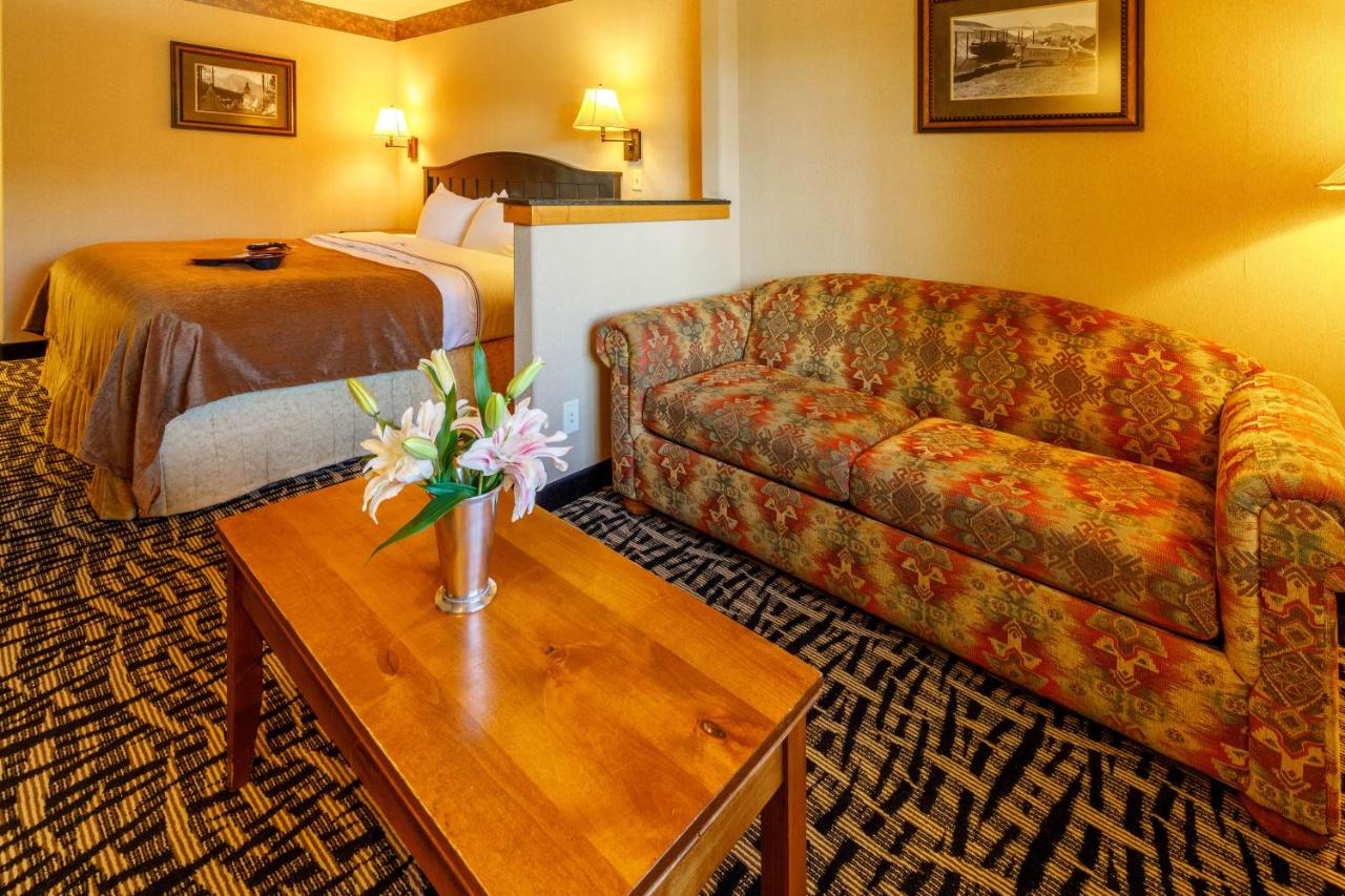 King Suite with Fireplace at 49'er Inn & Suites
