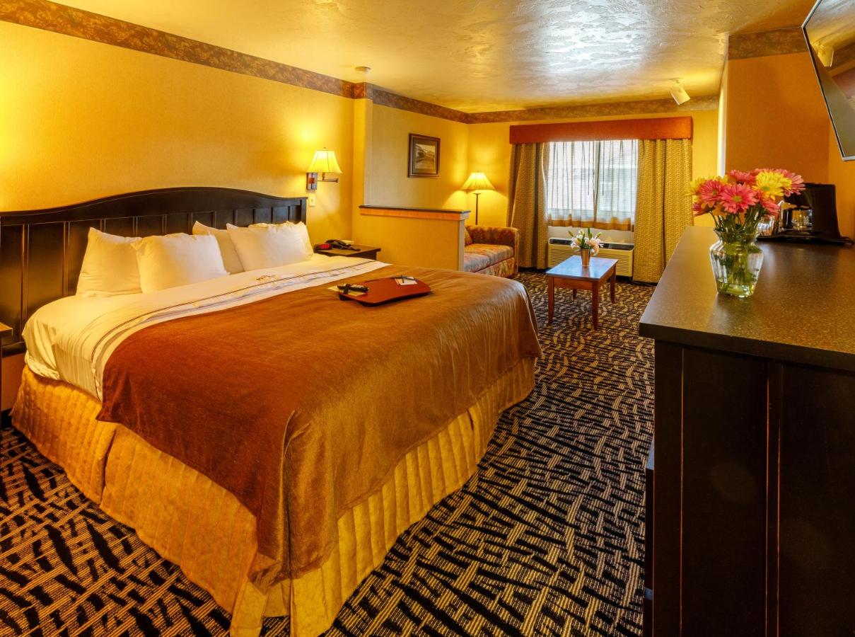 King Suite with Fireplace at 49'er Inn & Suites