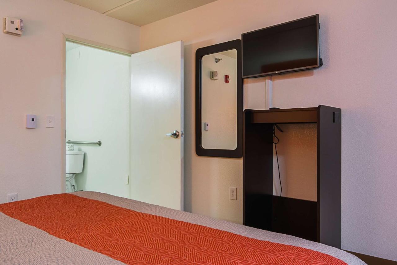 Double Room - Disability Access at Motel 6-Tucker, GA - Atlanta Northeast