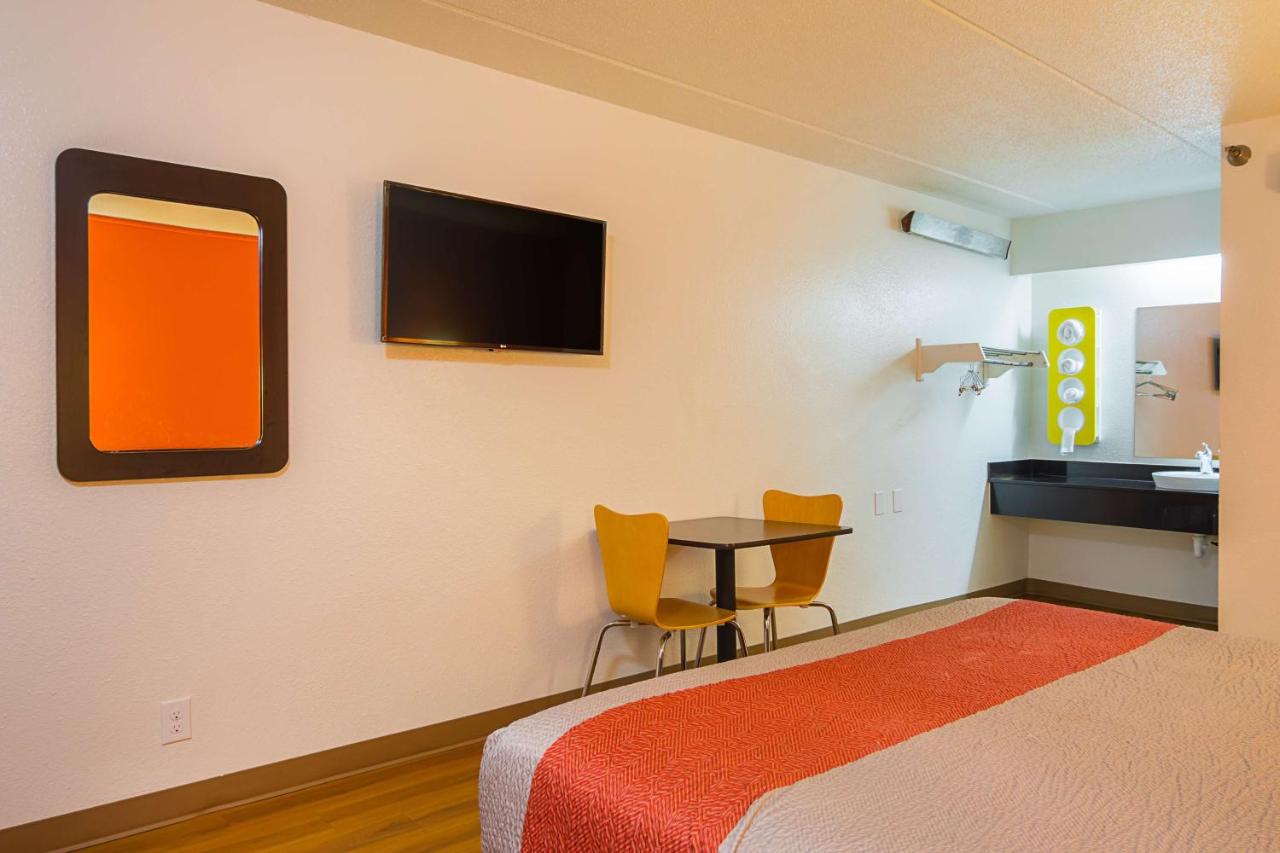 King Room at Motel 6-Tucker, GA - Atlanta Northeast