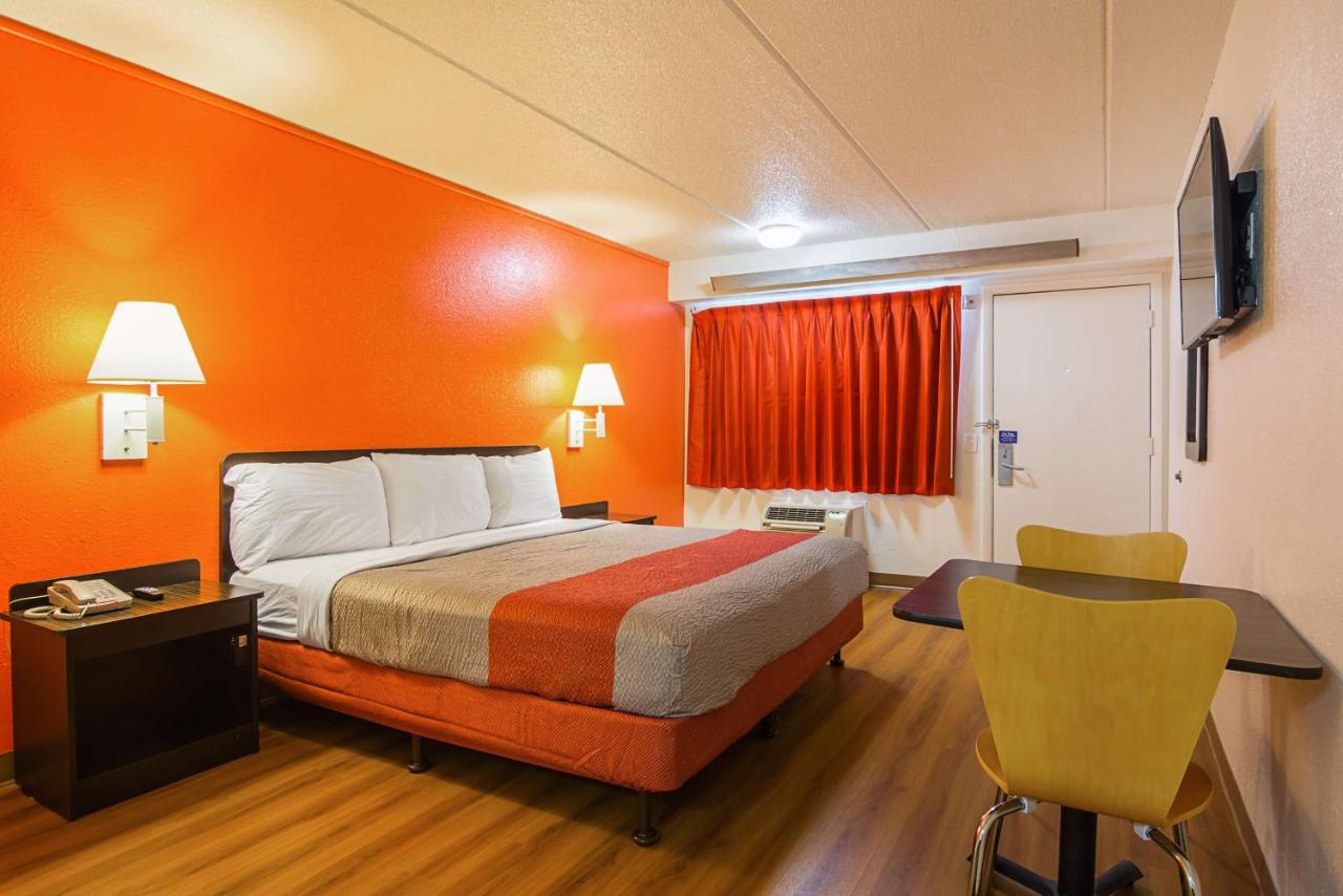 Double Room - Disability Access at Motel 6-Tucker, GA - Atlanta Northeast