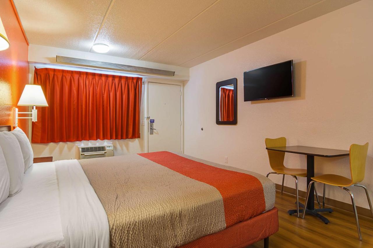 Double Room - Disability Access at Motel 6-Tucker, GA - Atlanta Northeast