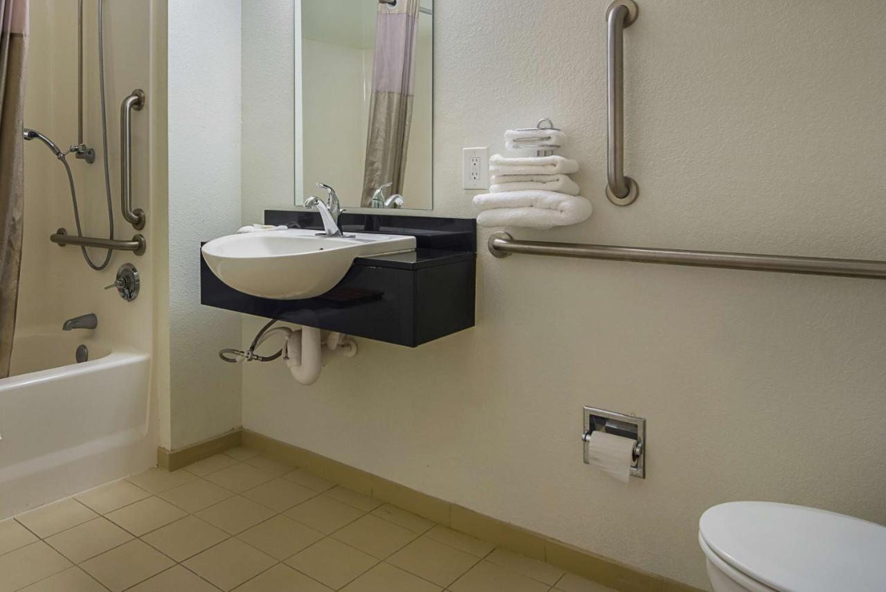 Double Room - Disability Access at Motel 6-Tucker, GA - Atlanta Northeast