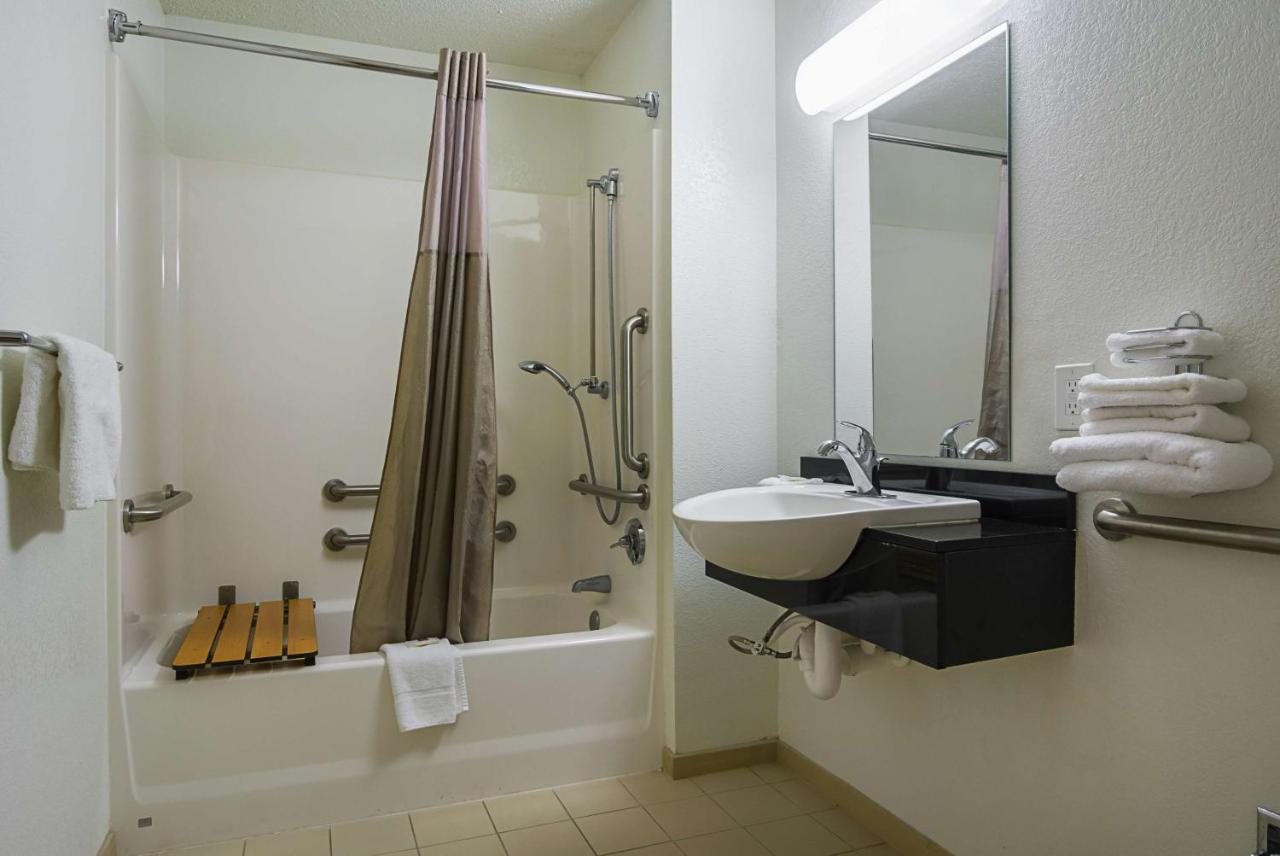 Double Room - Disability Access at Motel 6-Tucker, GA - Atlanta Northeast
