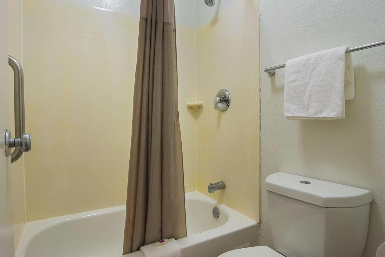 King Room at Motel 6-Tucker, GA - Atlanta Northeast