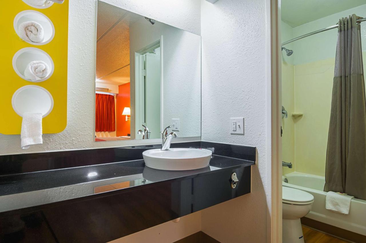 King Room at Motel 6-Tucker, GA - Atlanta Northeast