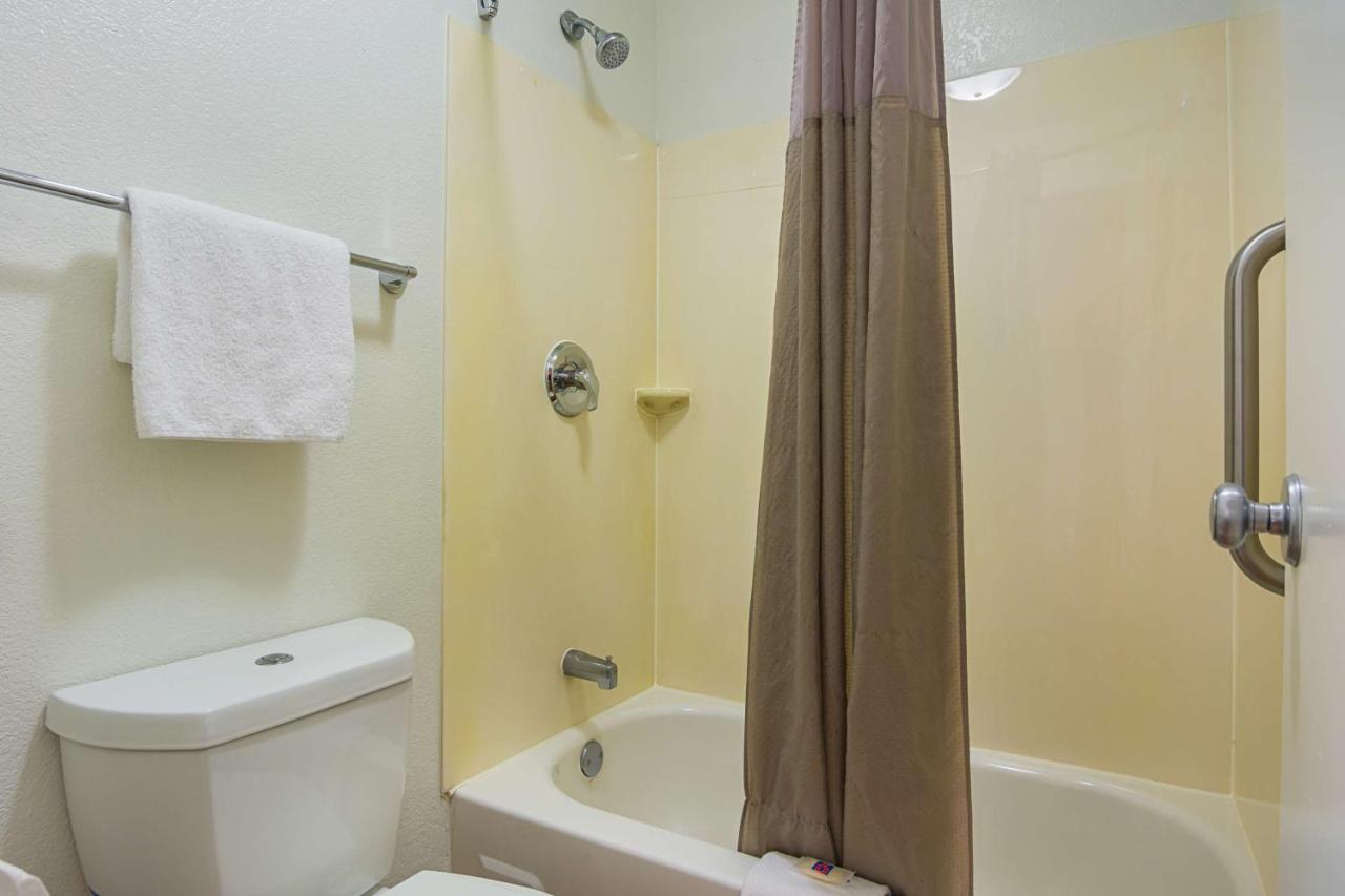 King Room at Motel 6-Tucker, GA - Atlanta Northeast