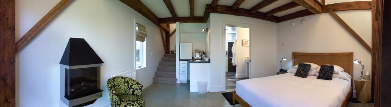 | Shoreham Inn Bed & Breakfast