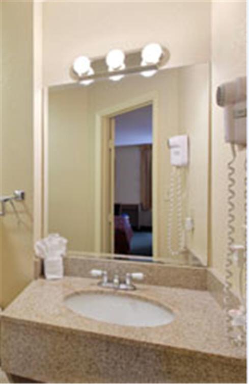 Queen Room at Holiday Inn Birmingham-Airport by IHG