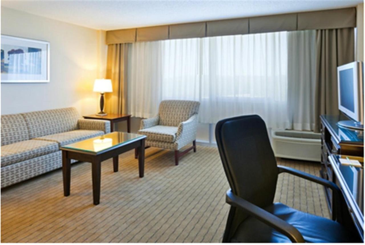 Queen Room at Holiday Inn Birmingham-Airport by IHG