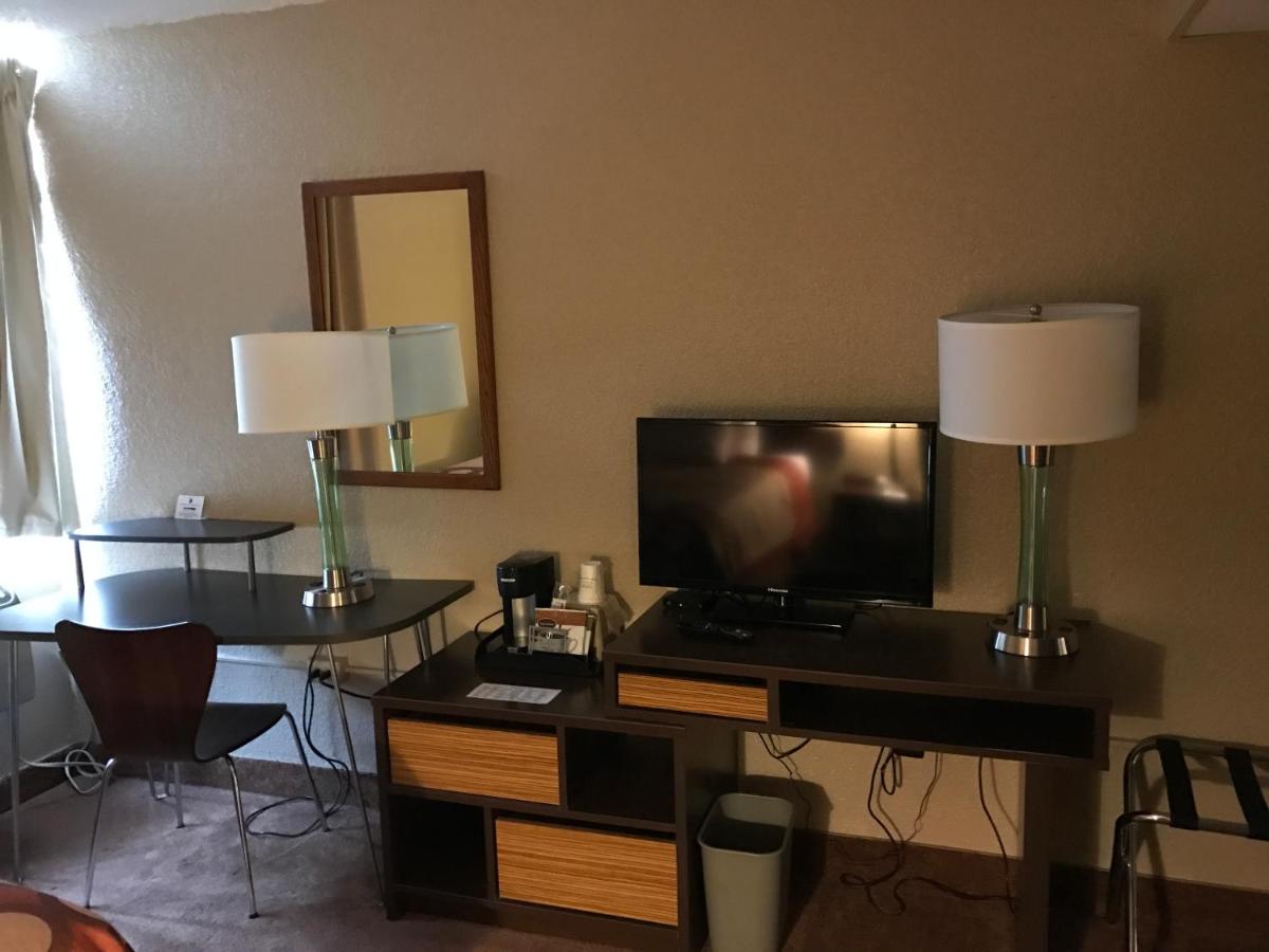 Queen Room - Mobility Access/Non-Smoking at Super 8 by Wyndham Redfield