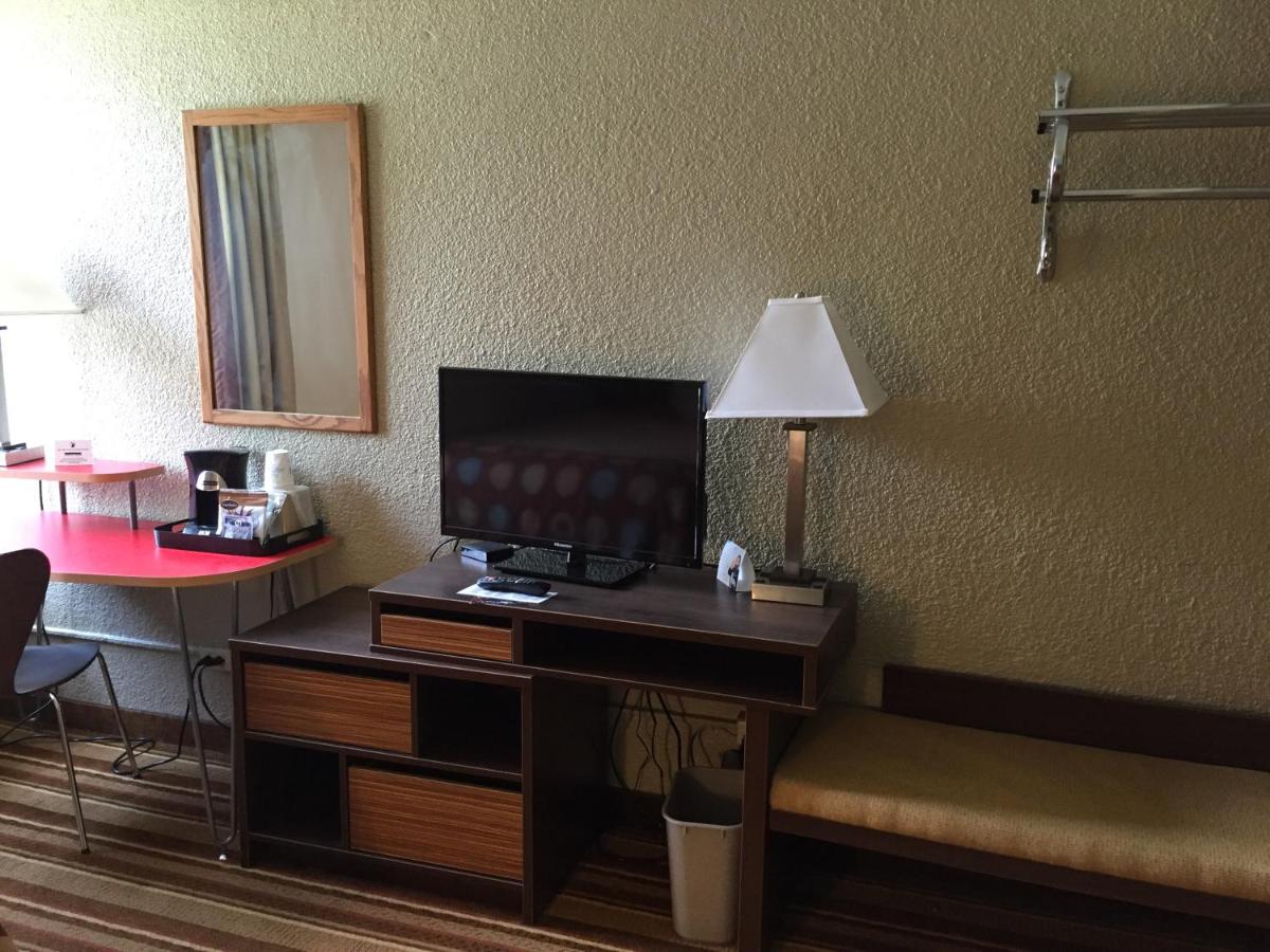 Studio Queen Suite - Non-Smoking at Super 8 by Wyndham Redfield