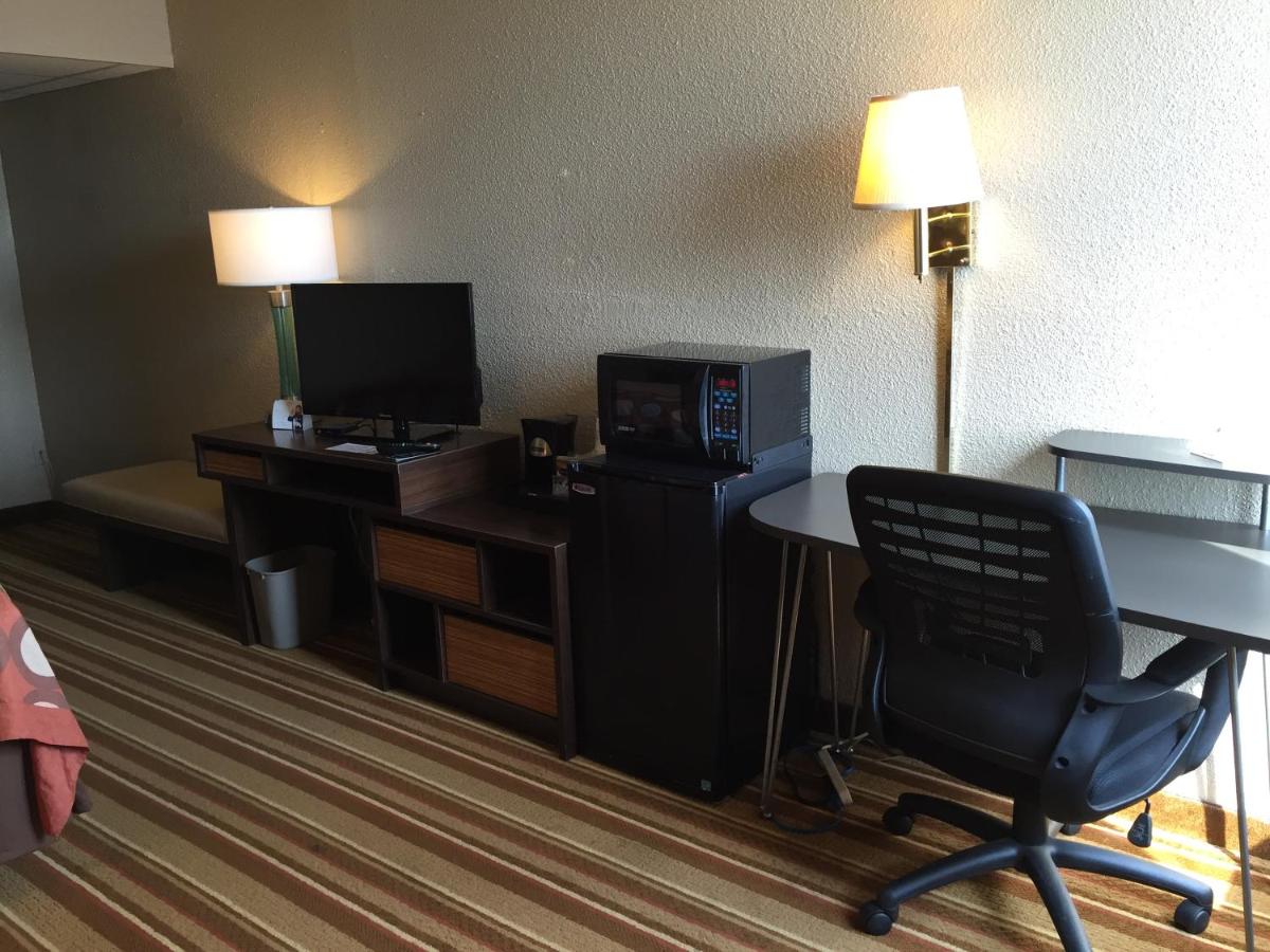 Studio Queen Suite - Non-Smoking at Super 8 by Wyndham Redfield