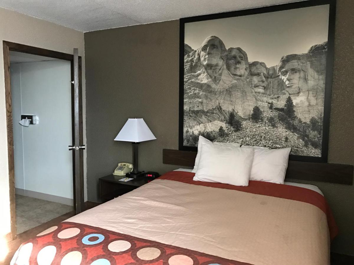 Queen Room - Mobility Access/Non-Smoking at Super 8 by Wyndham Redfield